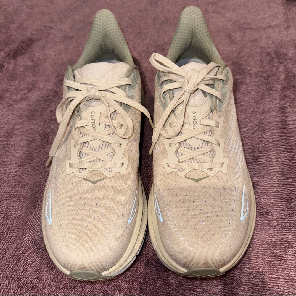 Hoka Clifton 9 Oat Milk Barley size 9.5 2E wide